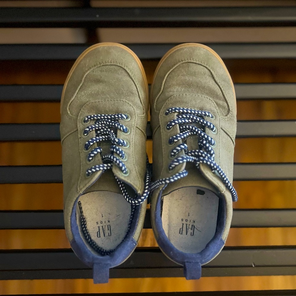 GAP boys sneakers